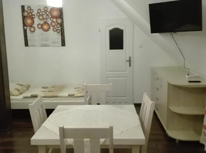 Aurelia Goscinne I Letniskowe Lodge *